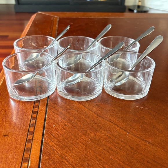 6 Clear Glass Bowls with Polished Silver Spoons - Picture 1 of 7